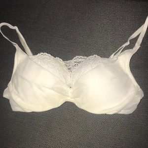 Victoria’s Secret Lace Peekaboo passes plunge 36B